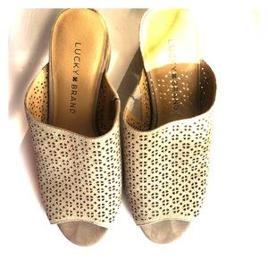 Lucky Brand Chunky Heels Tan Suede